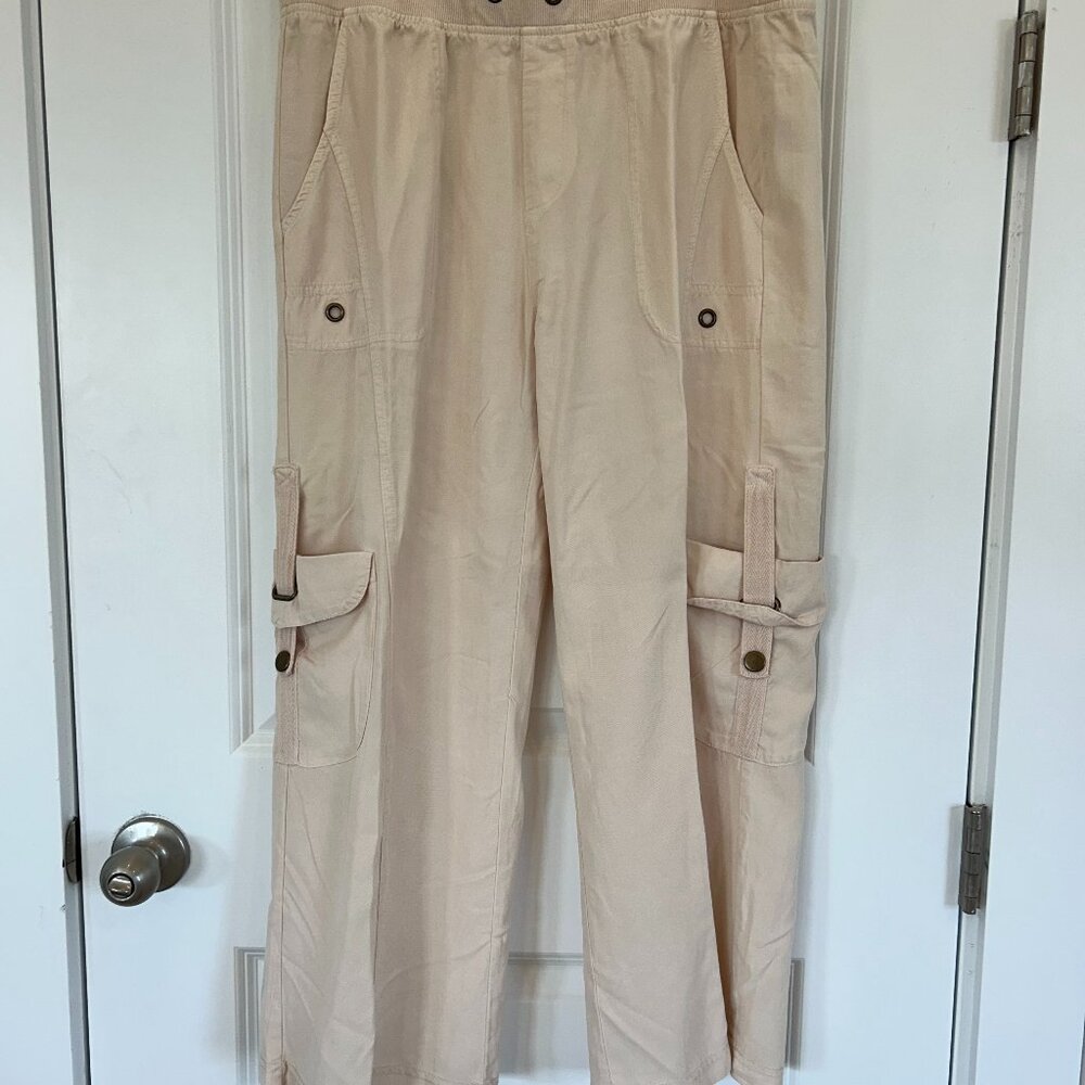 Women's Cropped Wide Leg Cargo Pants, Size L, Brand is XCVI